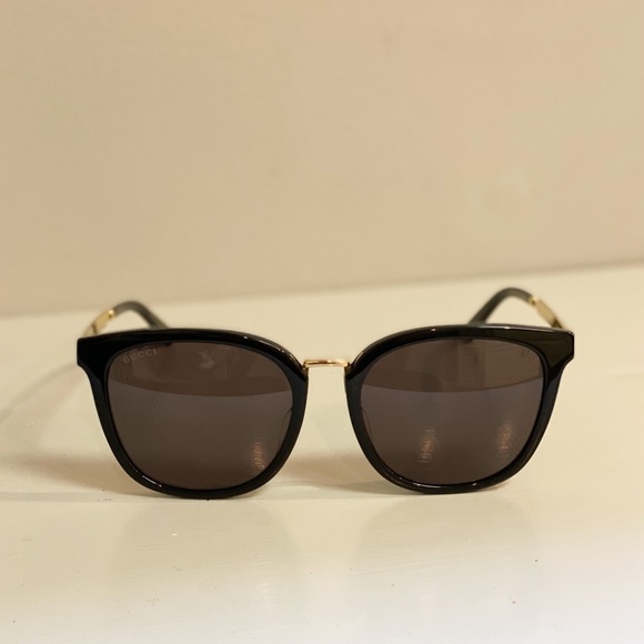 NEW✨ Gucci sunglasses 😎 - Picture 3 of 12